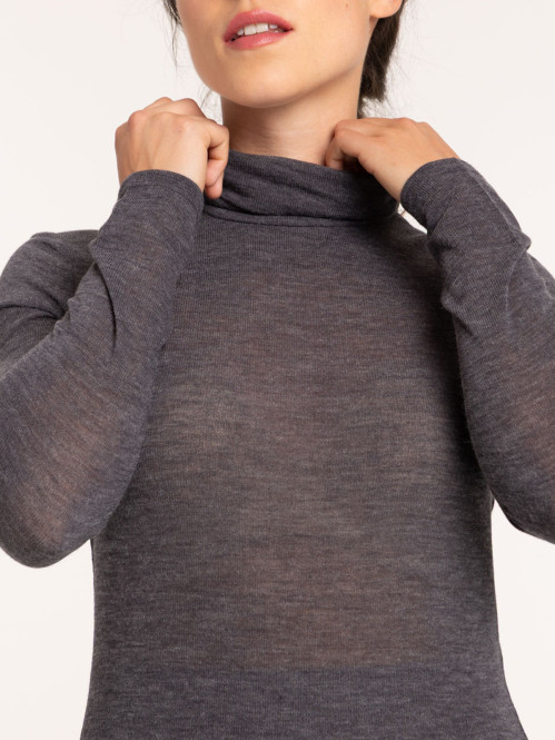 T-shirt col roulé gris...