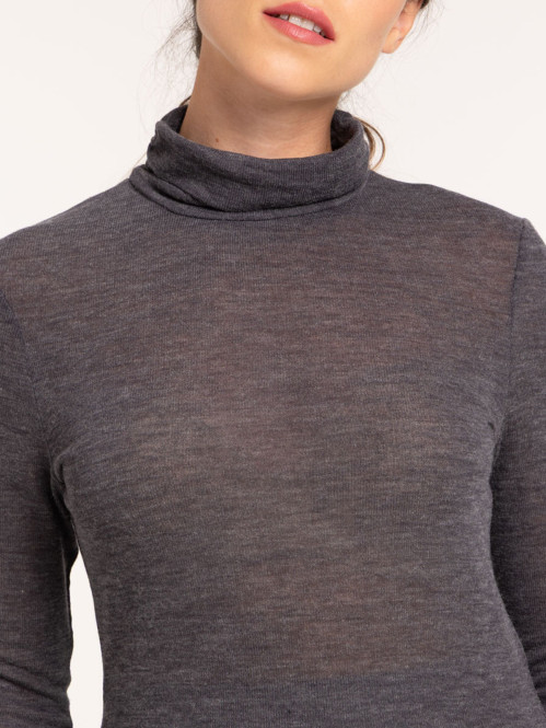 T-shirt col roulé gris...