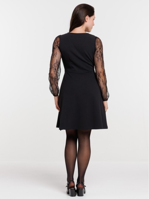 Robe noire courte manches...