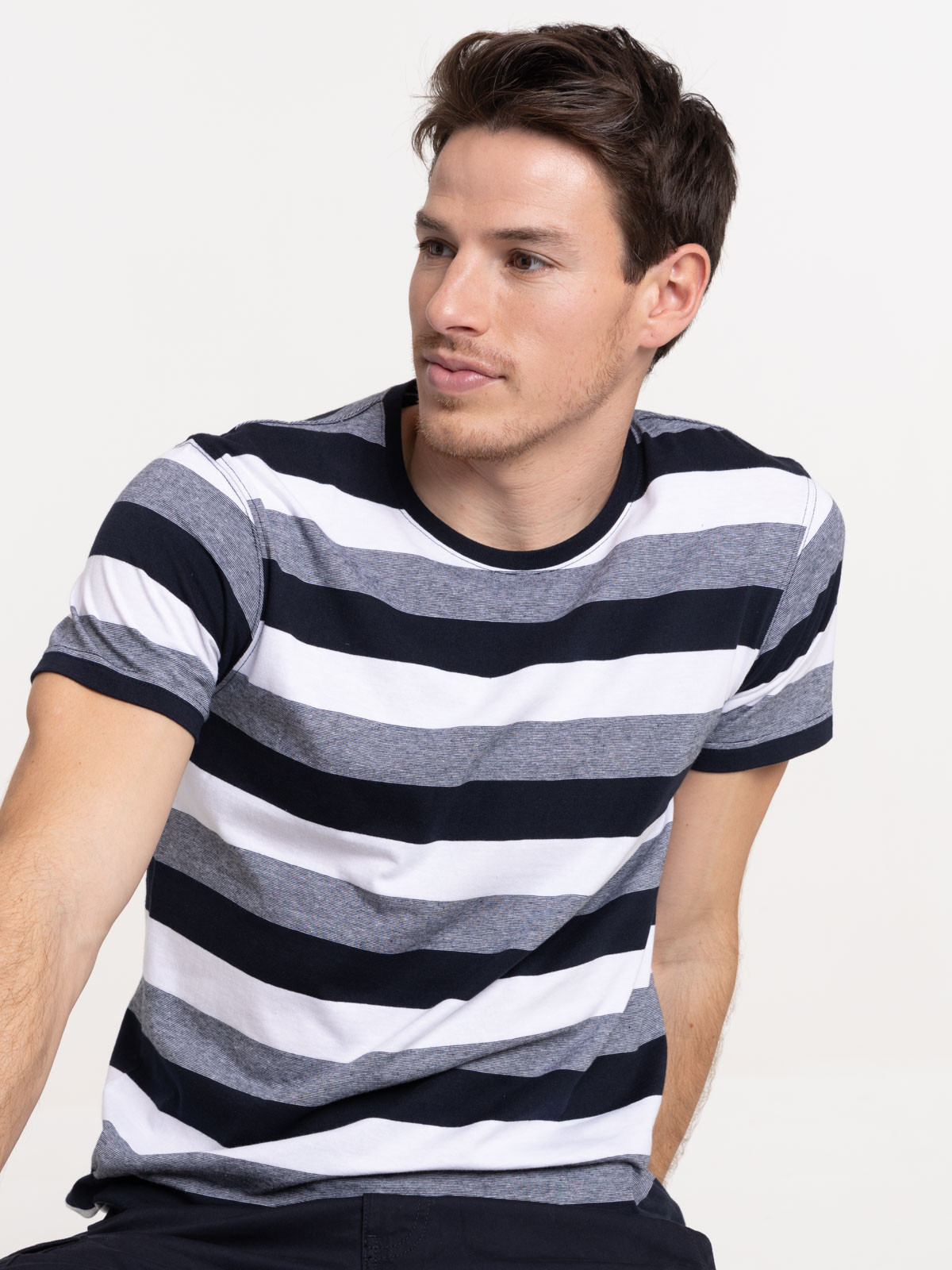 T-shirt rayé poche poitrine homme