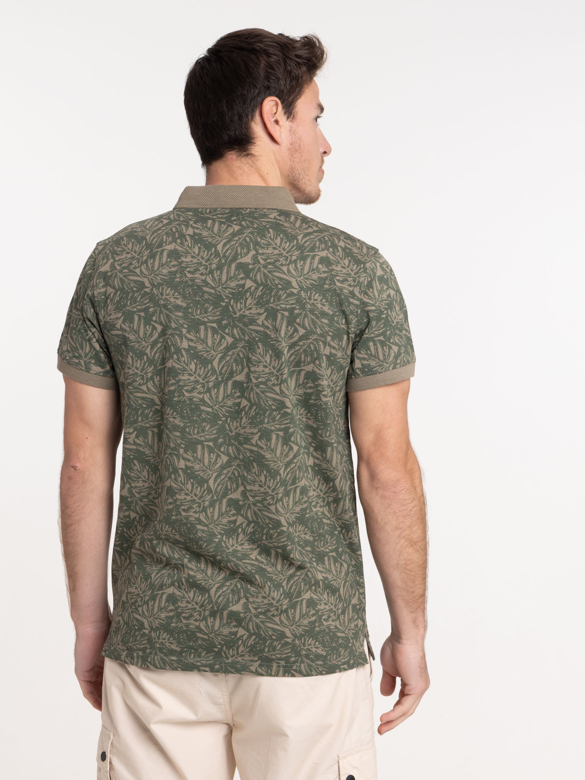 Polo tilleul motif végétal fauve homme