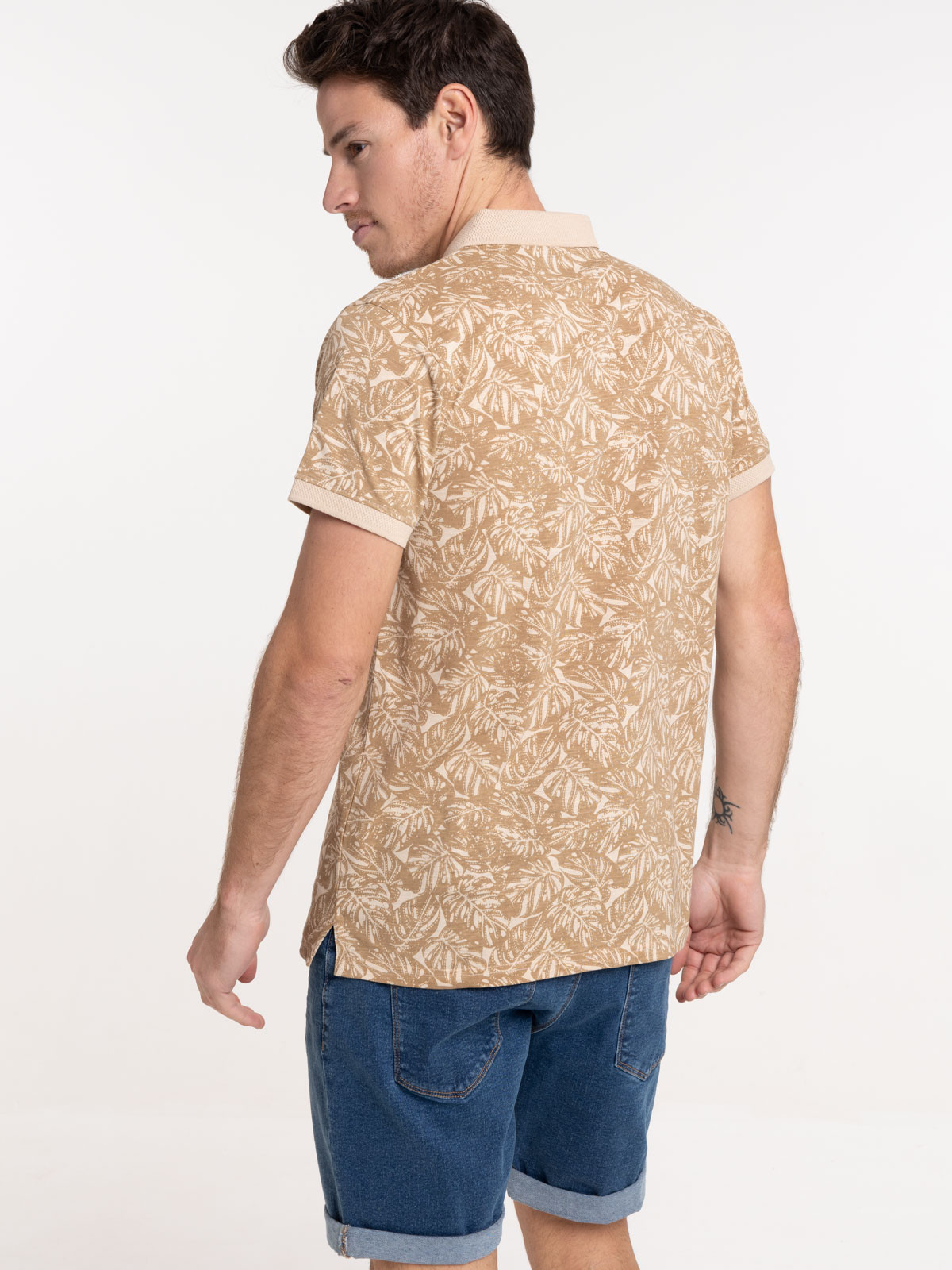 Polo fauve motif végétal fauve homme