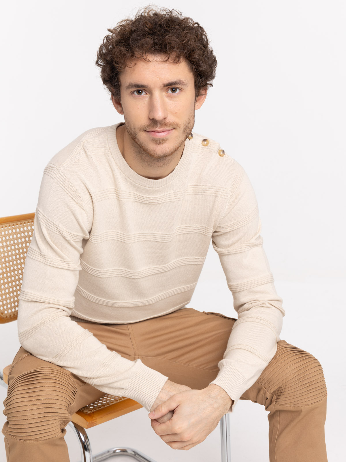 Pull homme coloris craie foncé