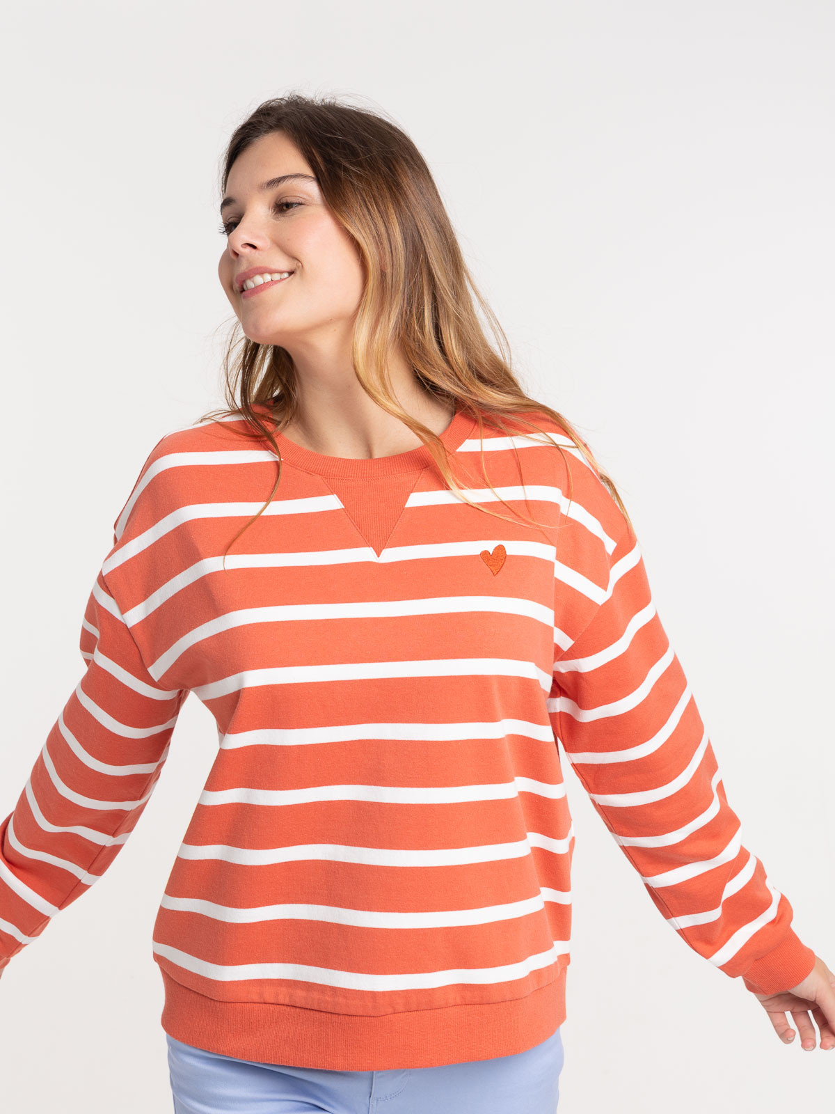 Sweat rayé coeur brodé femme