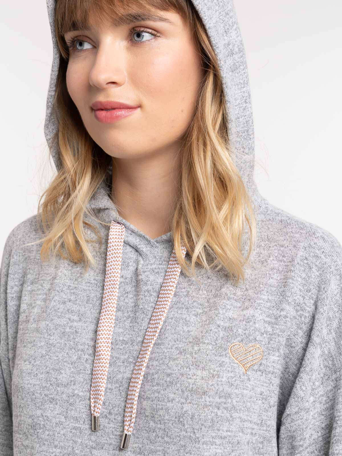 Sweat capuche coeur brodé femme
