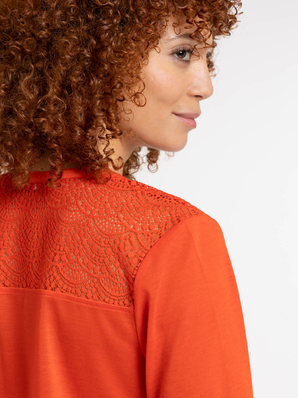 T-shirt col tunisien vermillon femme