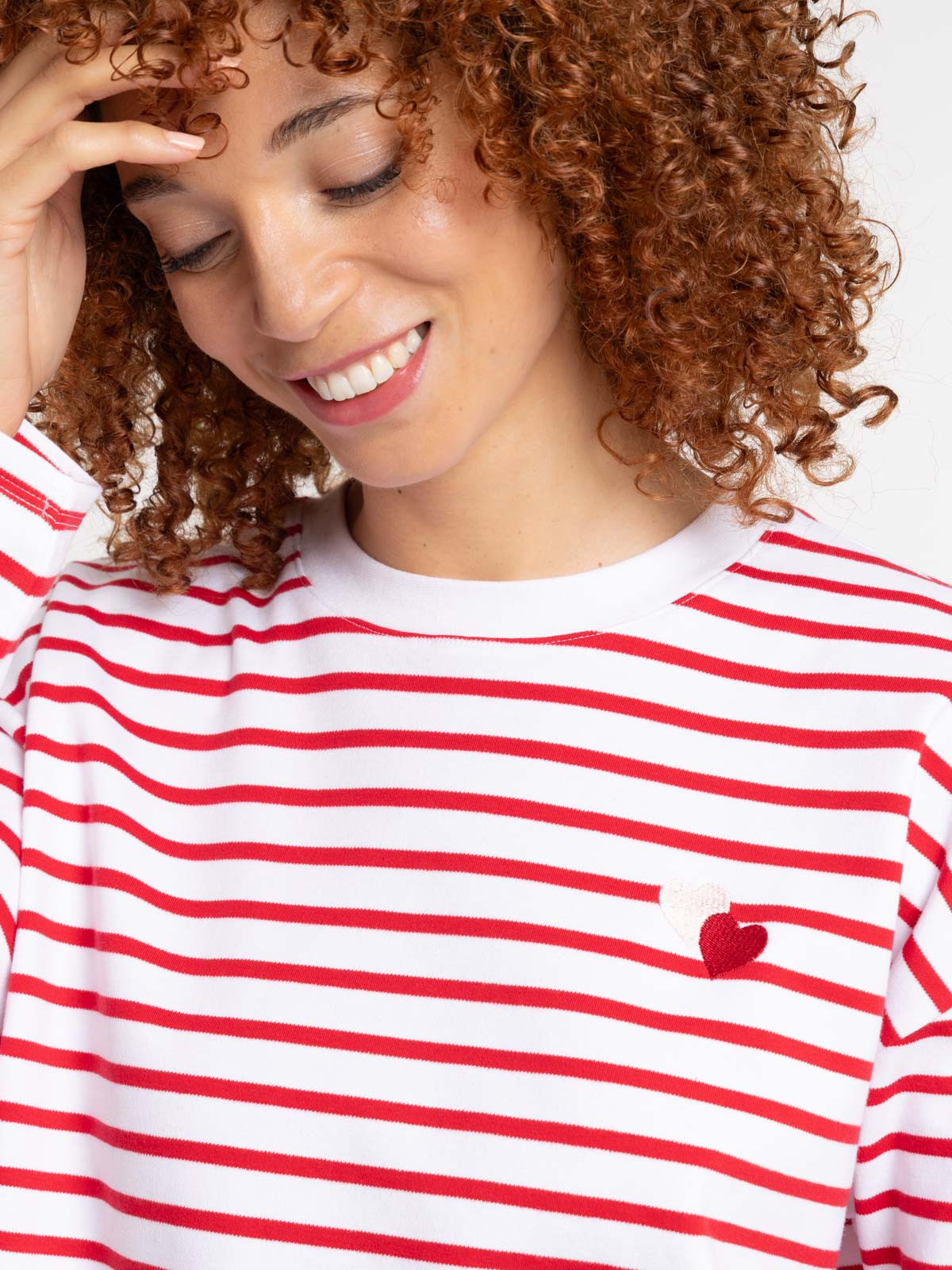 T-shirt rayé coeurs brodés femme