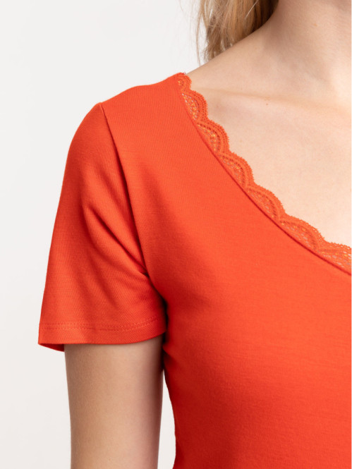 T-shirt col V dentelle vermillon femme