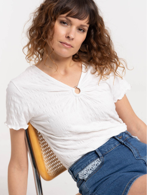 T-shirt col V anneau écru...