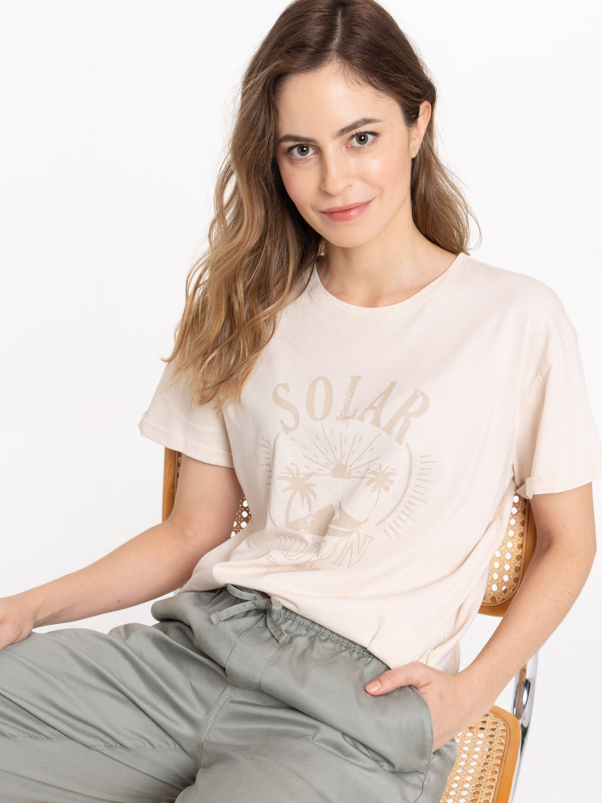 T-shirt beige grisé motif devant femme T-shirt beige grisé motif devant femme