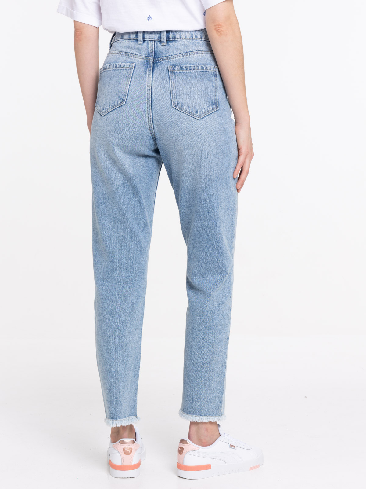 Jean regular bas frangé femme (36-46) Jean regular bas frangé femme (36-46)