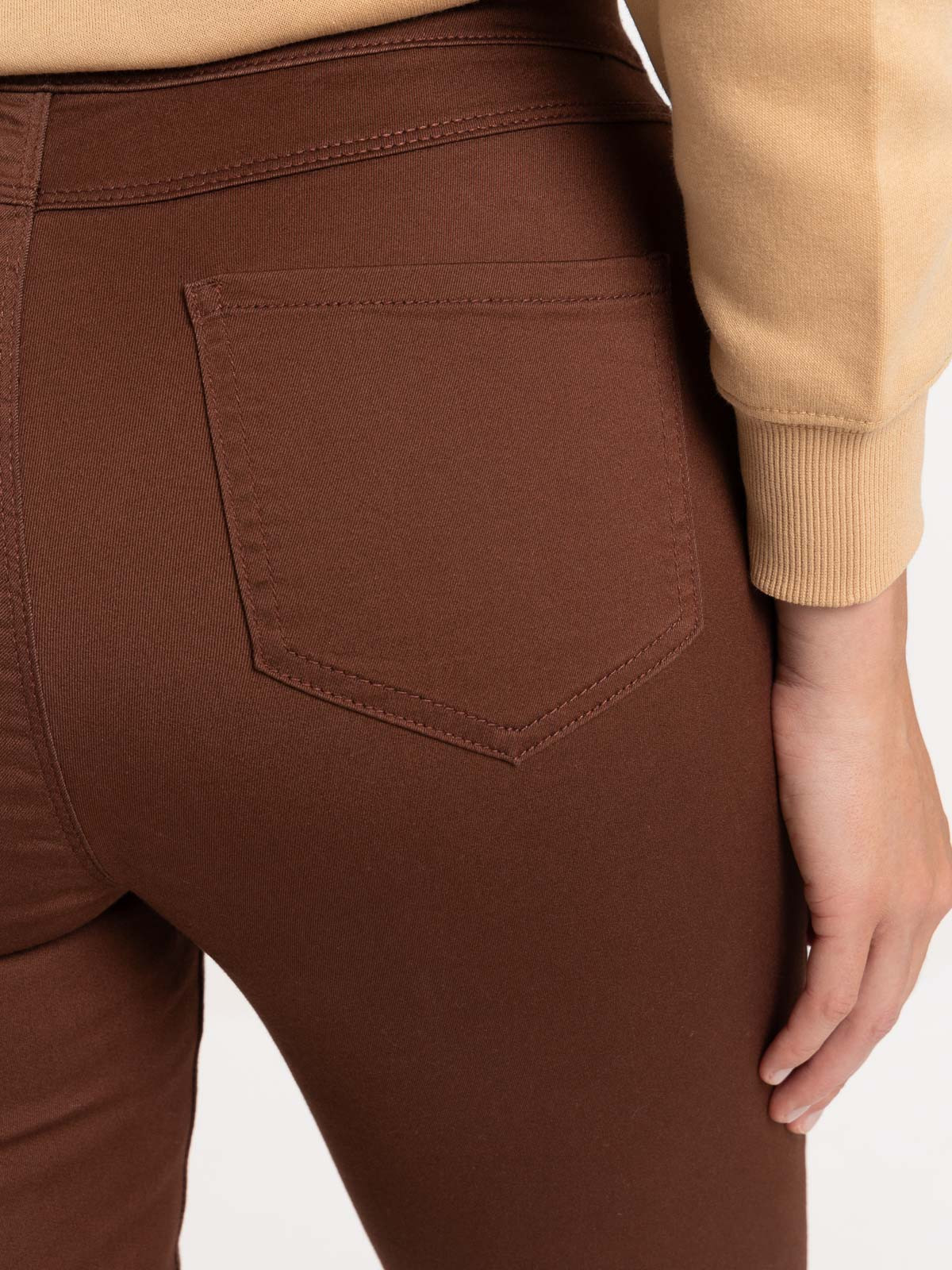 Jegging brunette femme