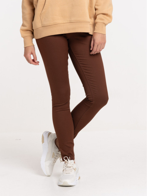 Jegging brunette femme