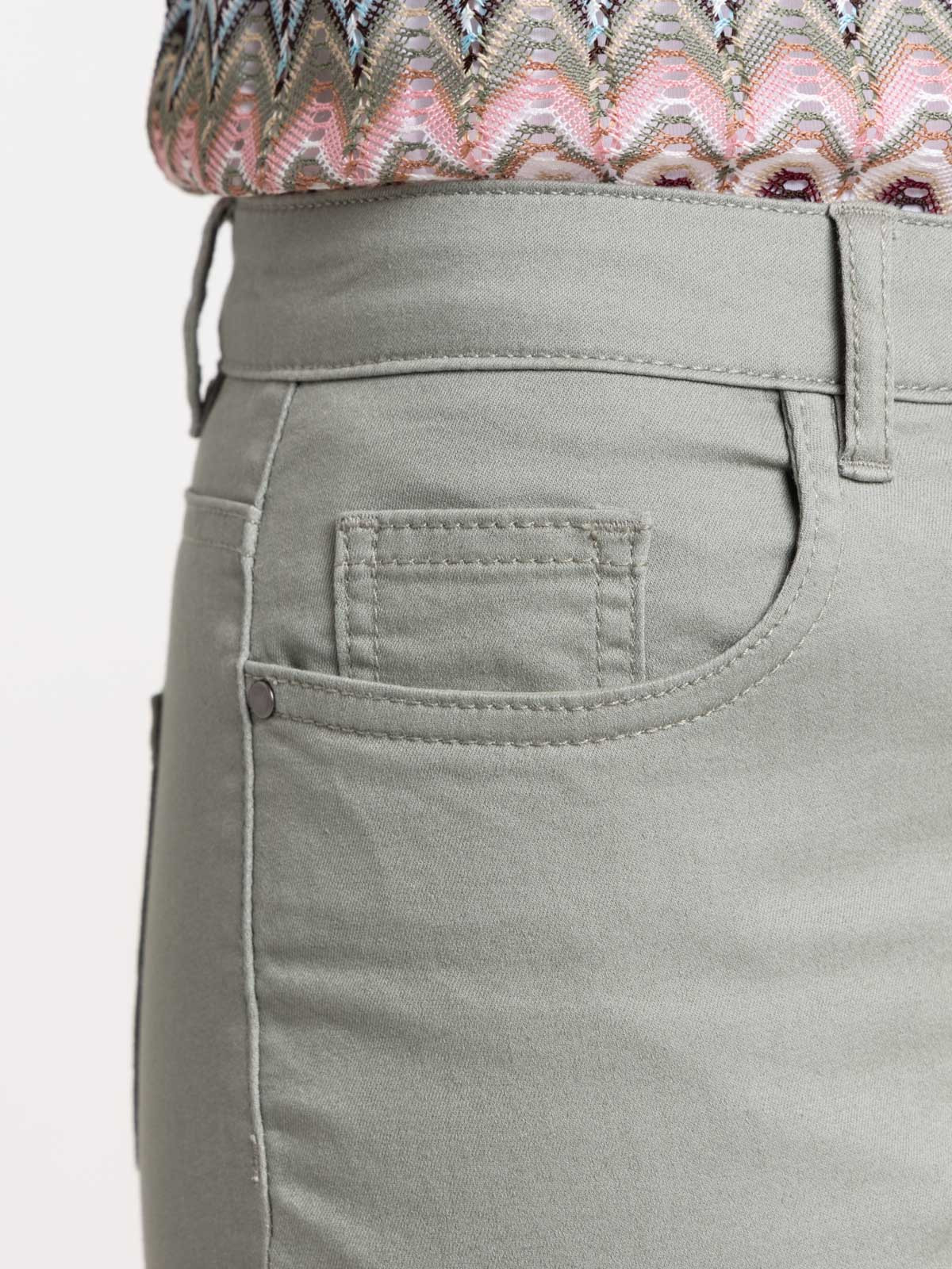 Pantacourt coloris vert grisé femme Pantacourt coloris vert grisé femme