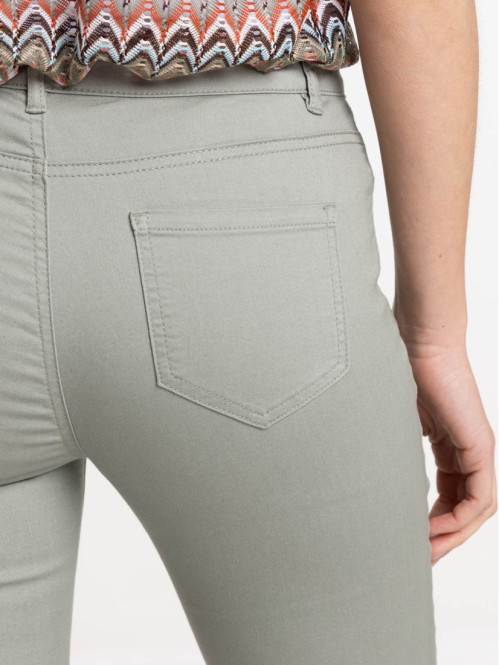 Pantacourt coloris vert...