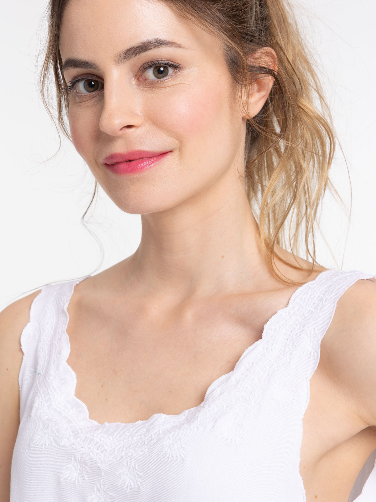 Débardeur brodé blanc femme Débardeur brodé blanc femme