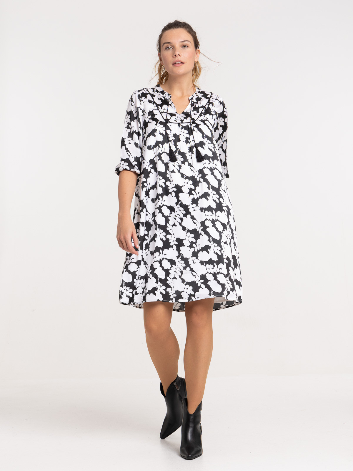 Robe imprimée noire et blanche femme