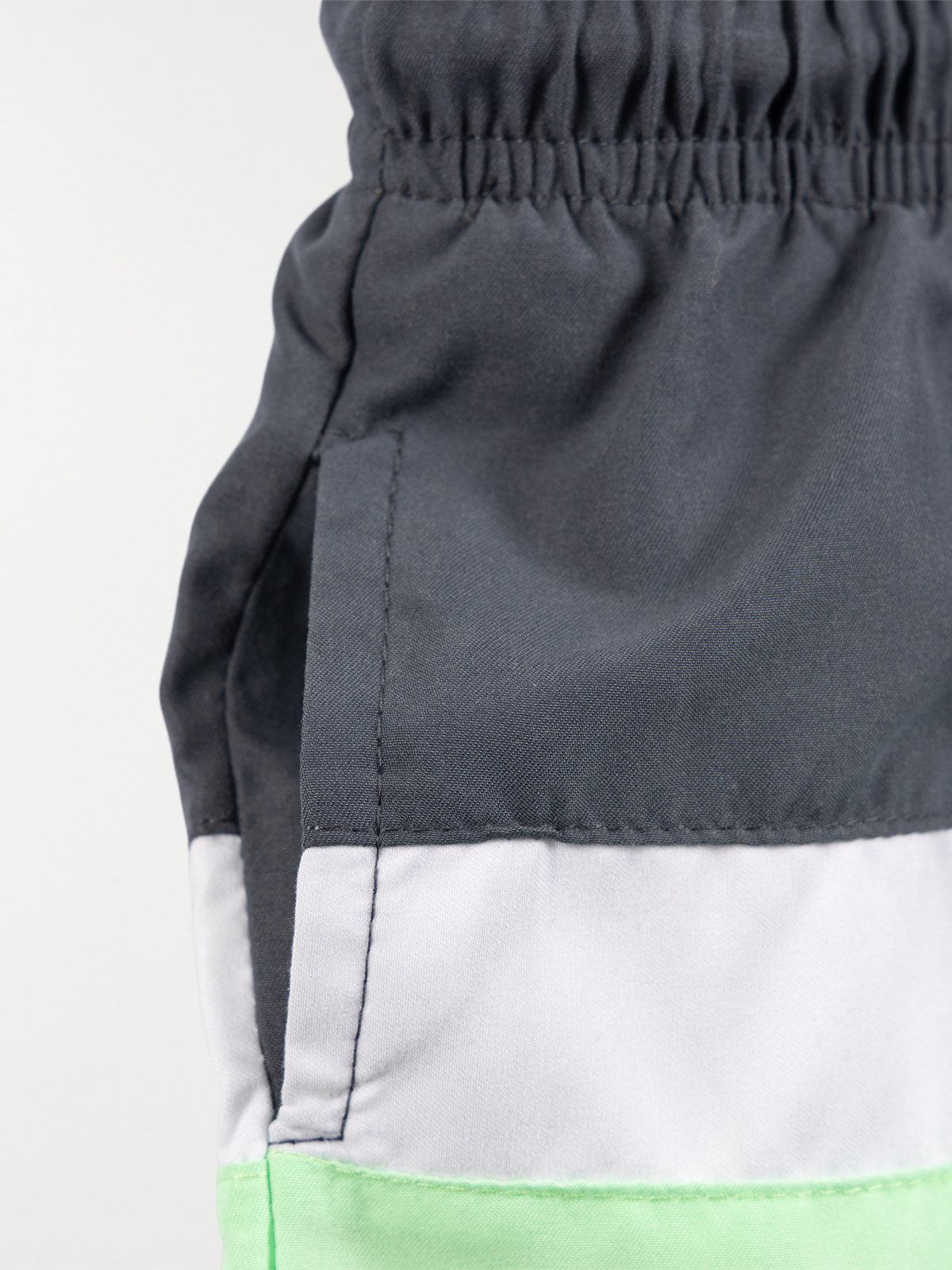 Short de bain tricolore garçon (3-12A) Short de bain tricolore garçon (3-12A)