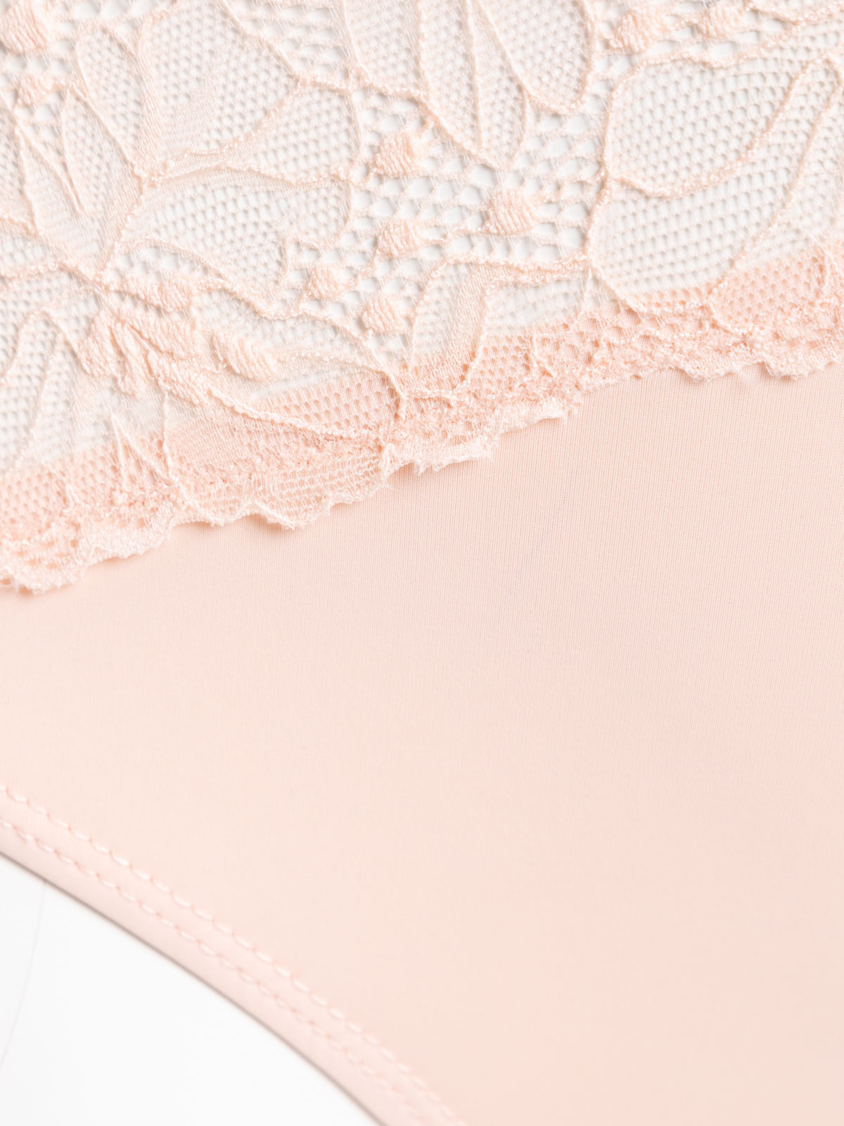 Shorty dentelle pêche femme (44-52) Shorty dentelle pêche femme (44-52)