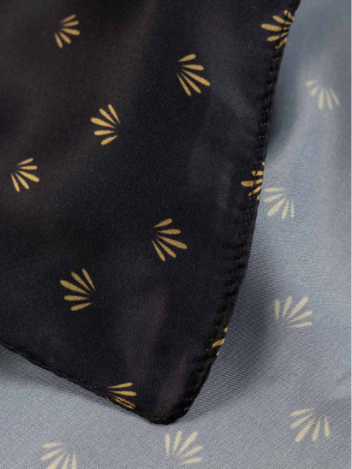 Foulard carré noir motif doré femme Foulard carré noir motif doré femme