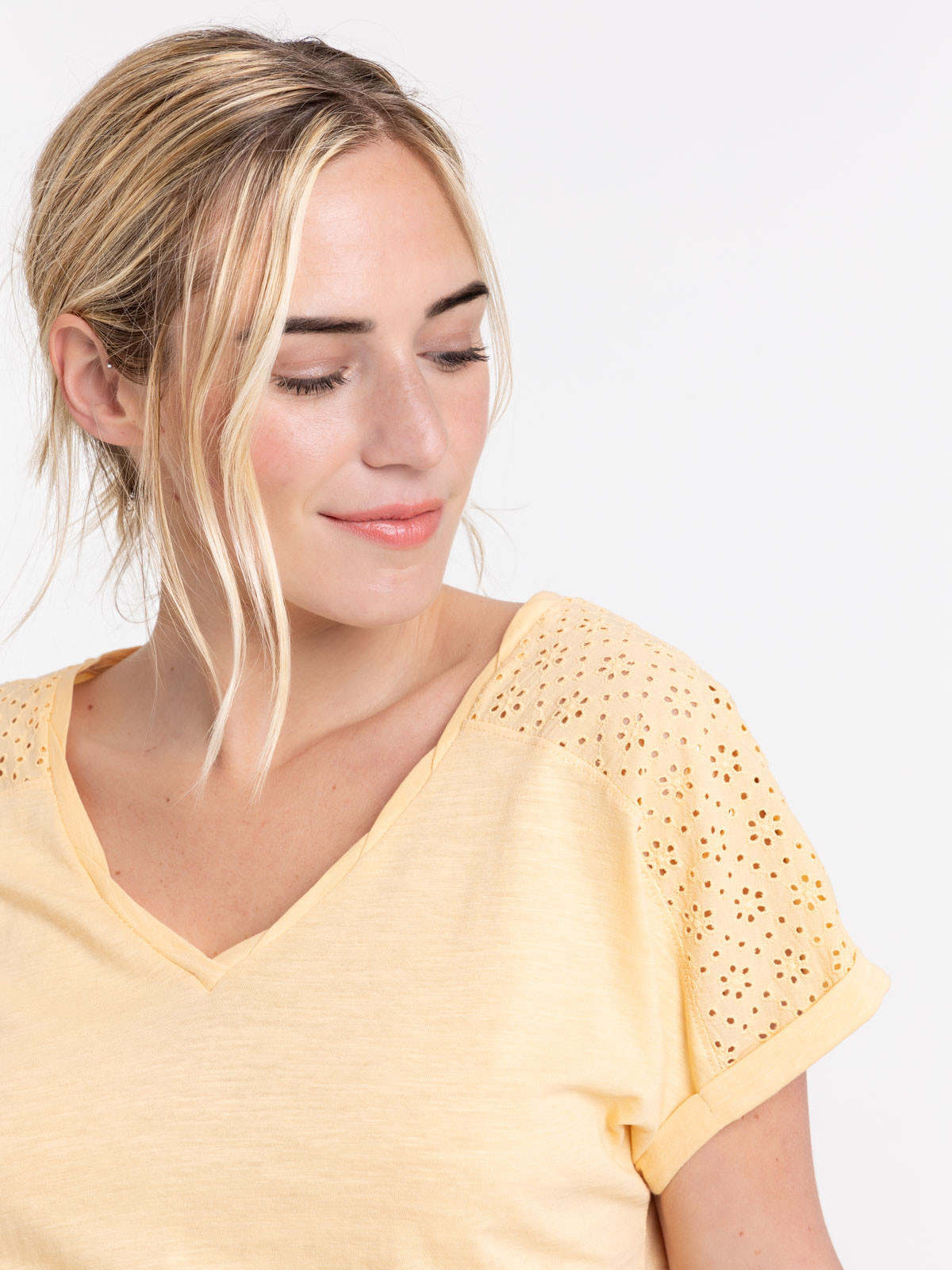 T-shirt col V dentelle épaules femme T-shirt col V dentelle épaules femme