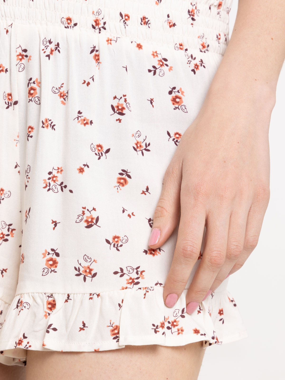 Short écru fleuri femme Short écru fleuri femme