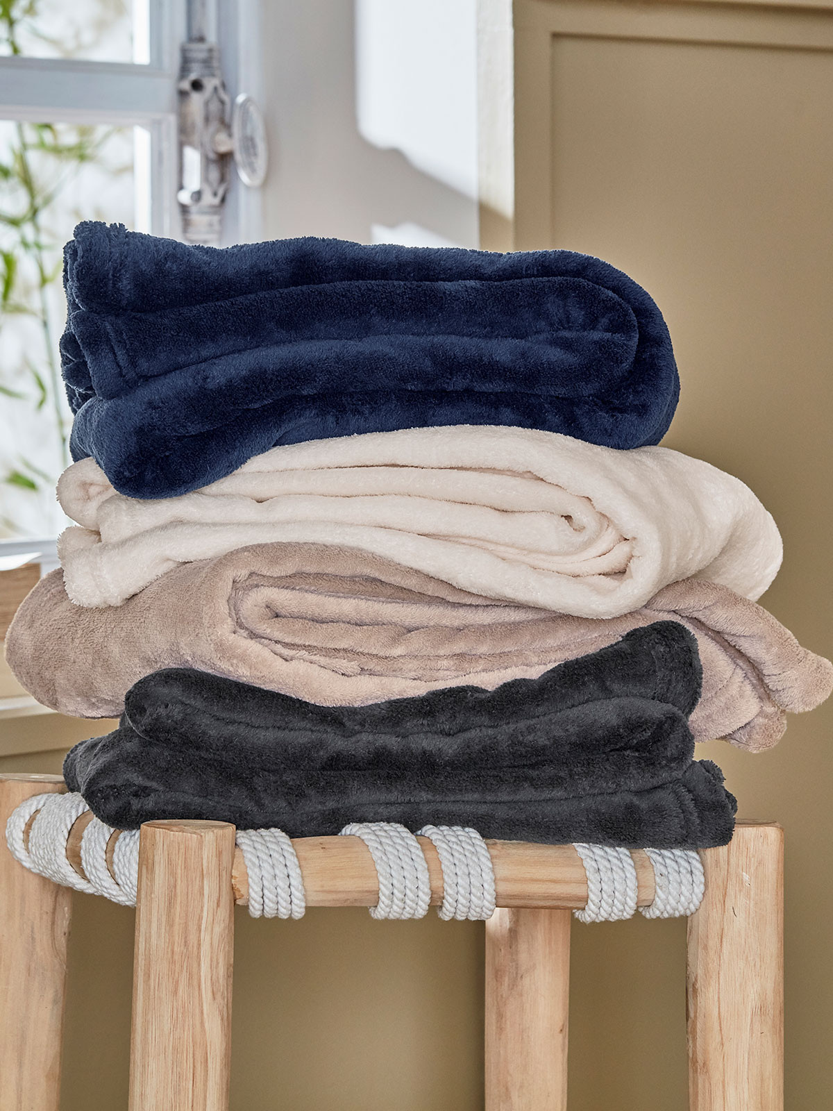 Plaid coloris taupe 130 x 170 cm Plaid coloris taupe 130 x 170 cm