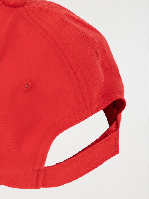 Casquette rouge vermillon...