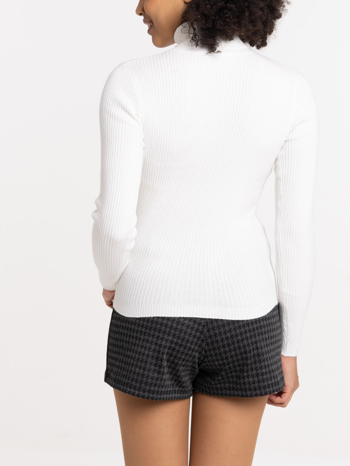 Pull col roulé écru femme