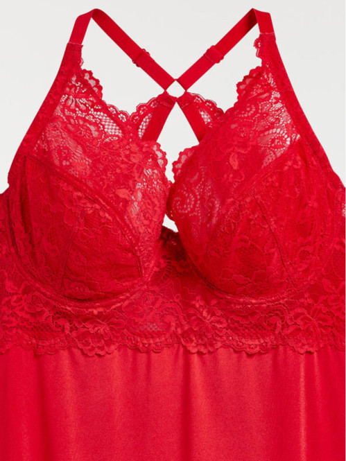 Nuisette dentelle rouge...