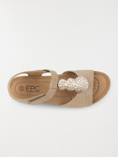 Sandales coloris beige...