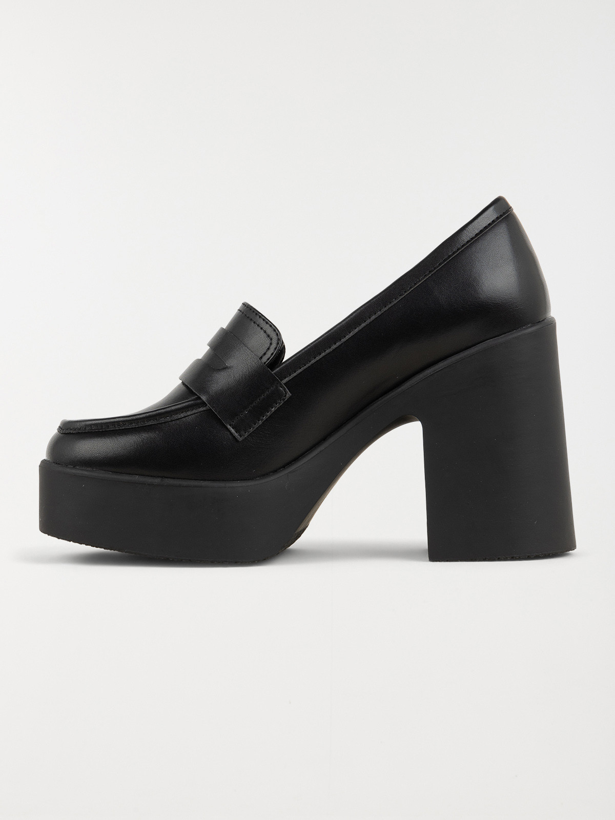 Mocassin noir plateforme femme (36-41) Mocassin noir plateforme femme (36-41)