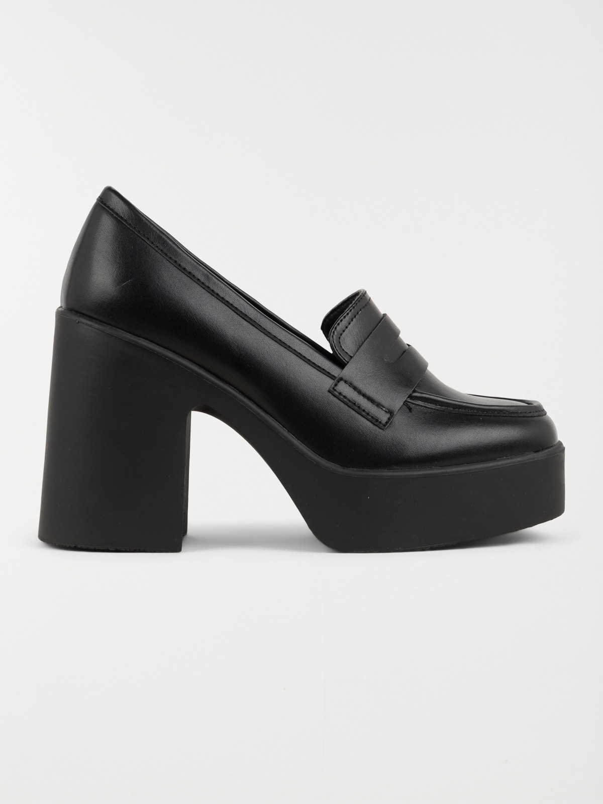 Mocassin noir plateforme femme (36-41) Mocassin noir plateforme femme (36-41)