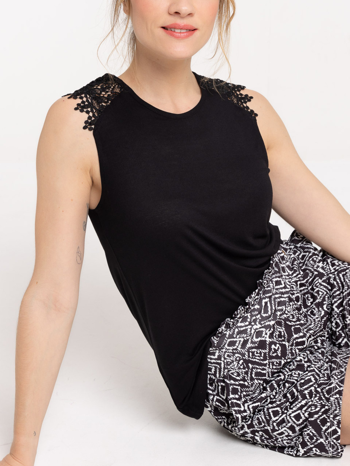 Débardeur noir dentelle épaules femme Débardeur noir dentelle épaules femme