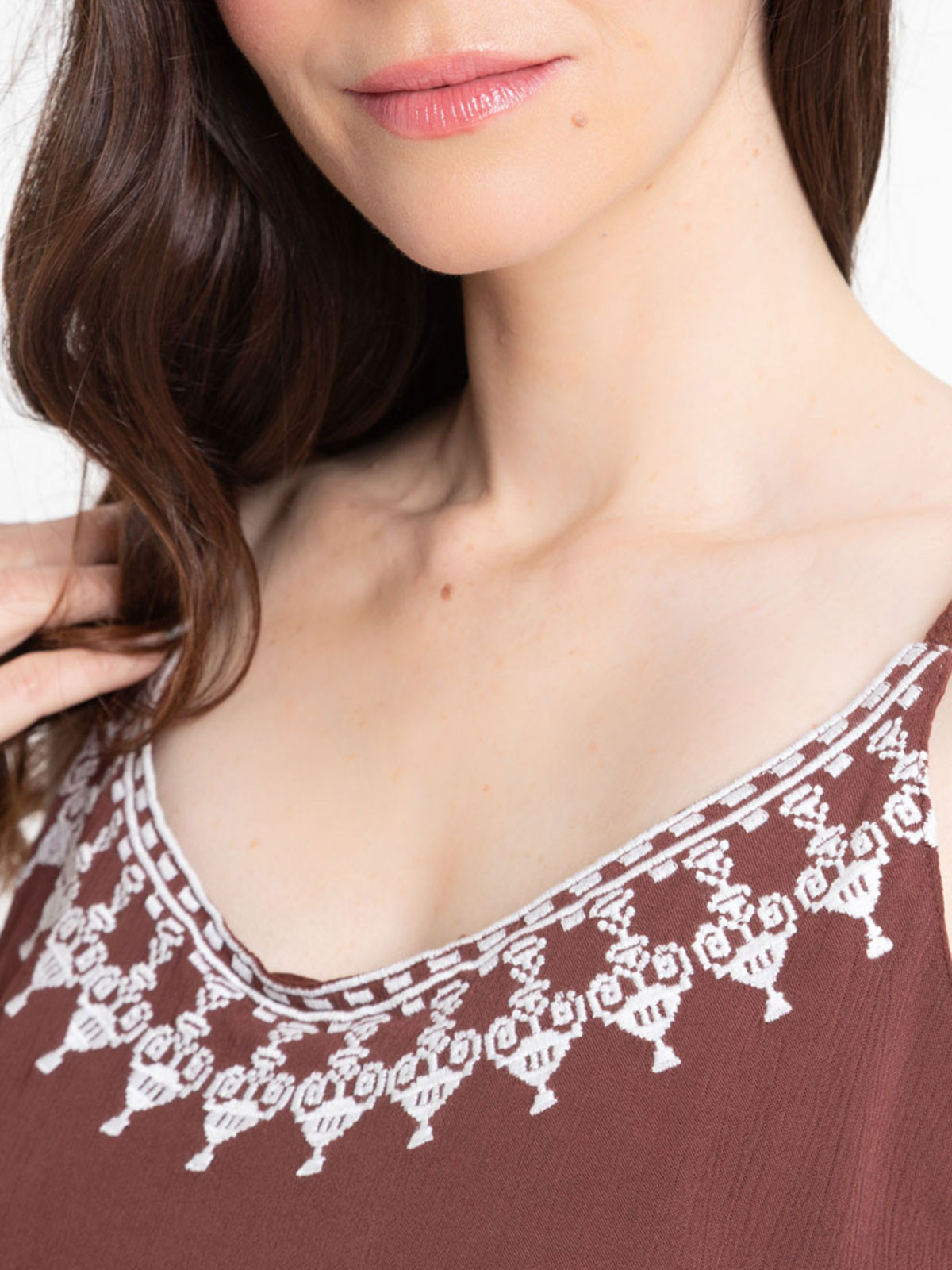 Débardeur bretelles et broderies femme Débardeur bretelles et broderies femme