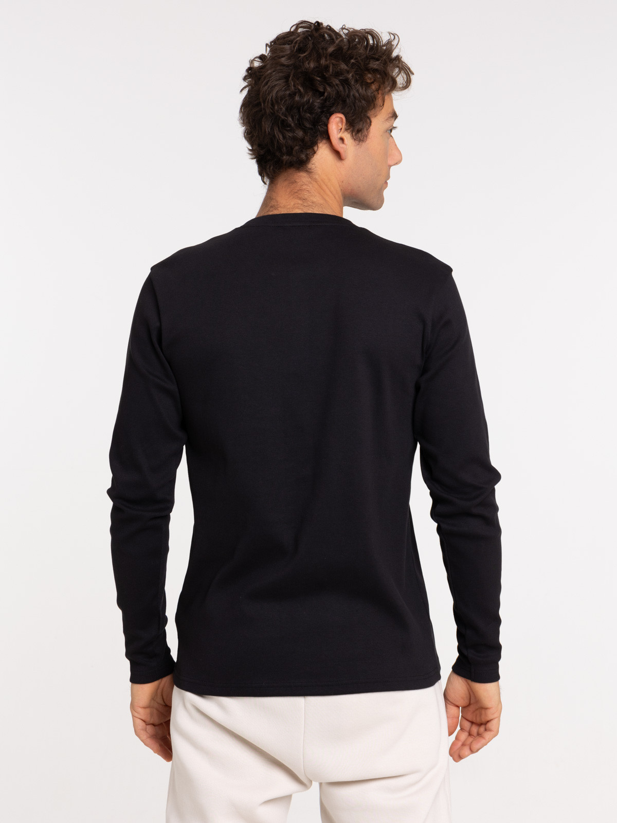 Tee shirt noir manches longues homme 2025