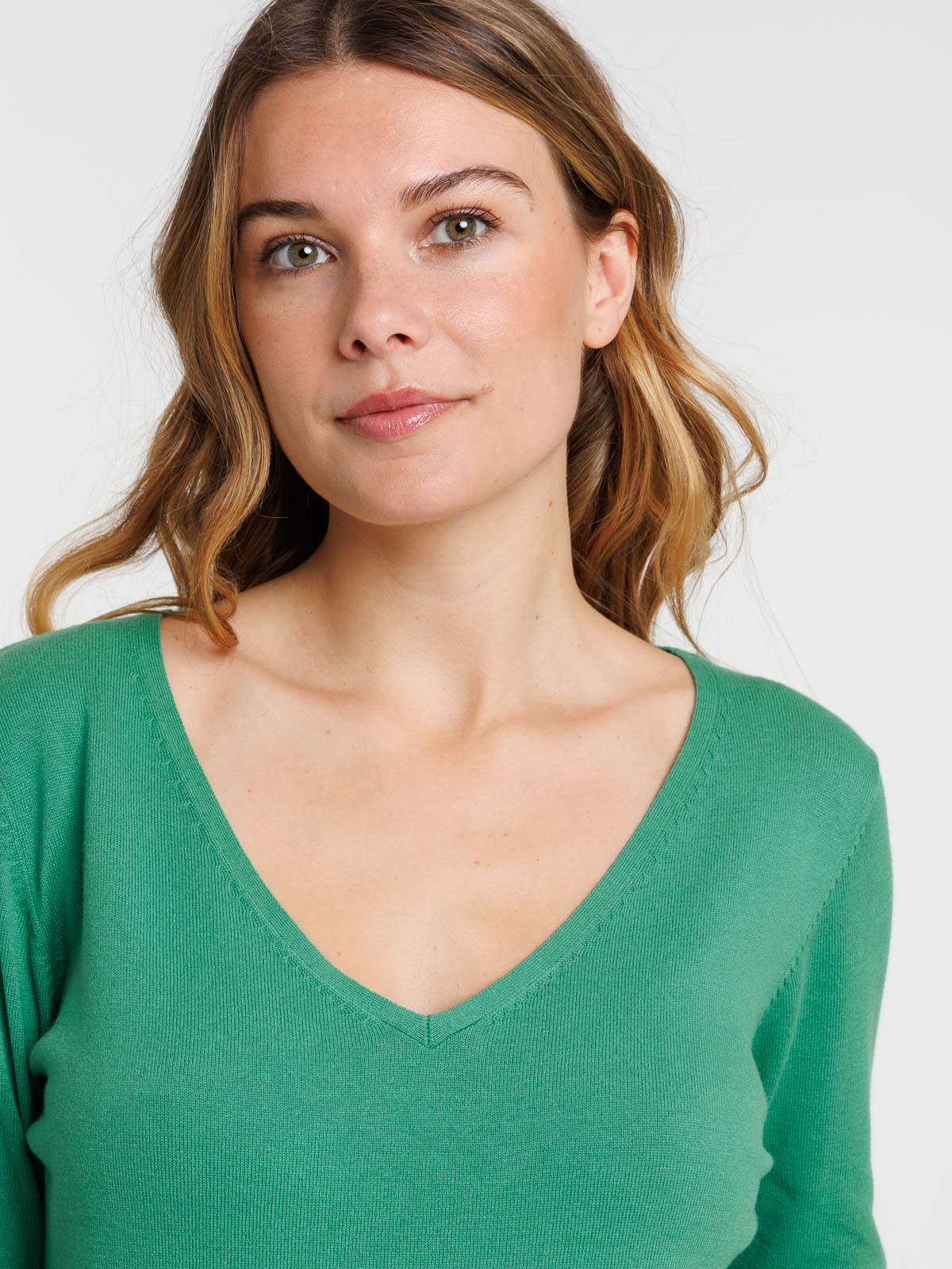 Pull col V vert pop femme
