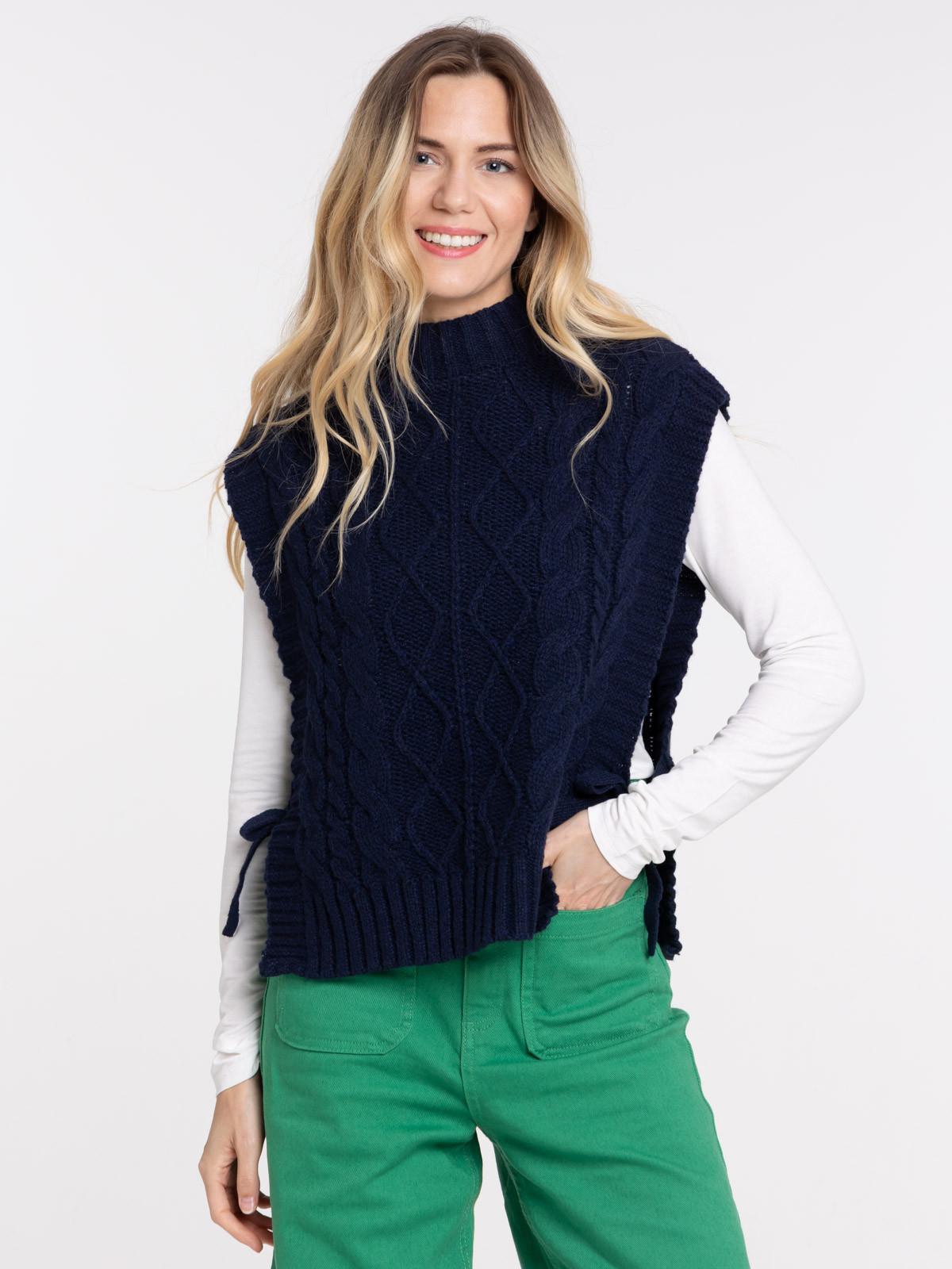 Pull sans manches noeuds côtés femme