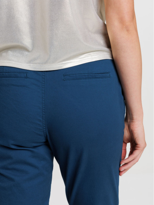 Pantalon chino coloris pétrole femme