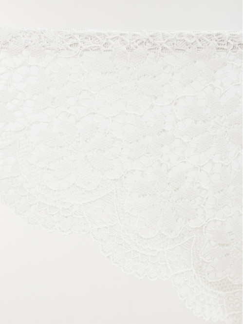Tanga dentelle ivoire femme...