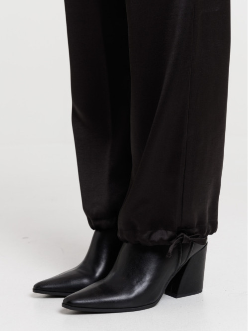 Pantalon cargo satin noir...