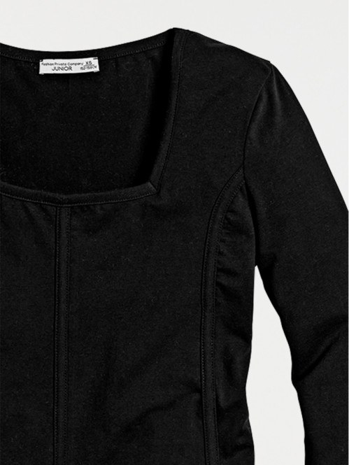 T-shirt noir col carré...