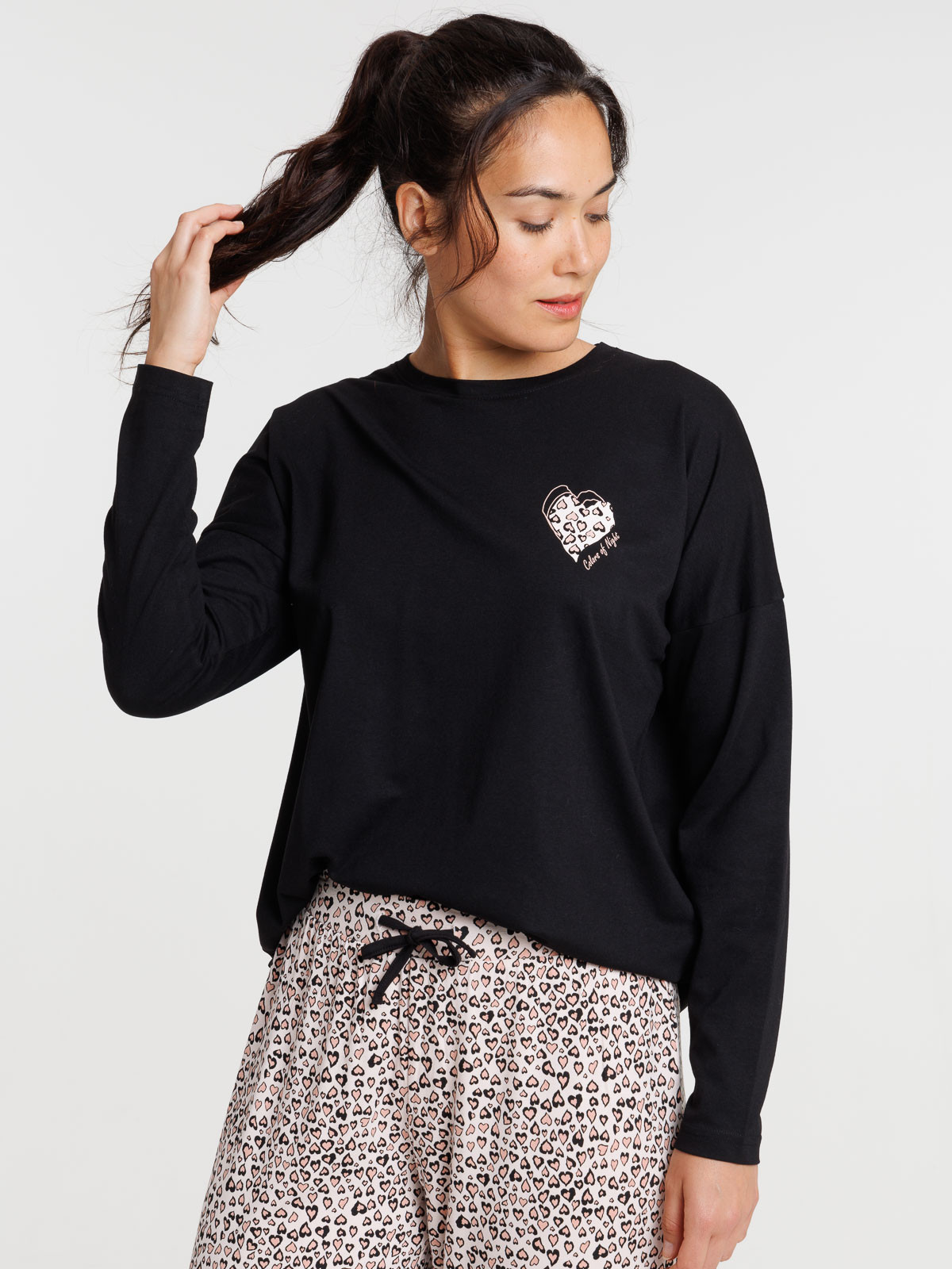 Haut de pyjama noir coeur léopard femme