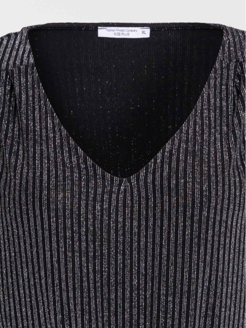 Robe noire col V grande...