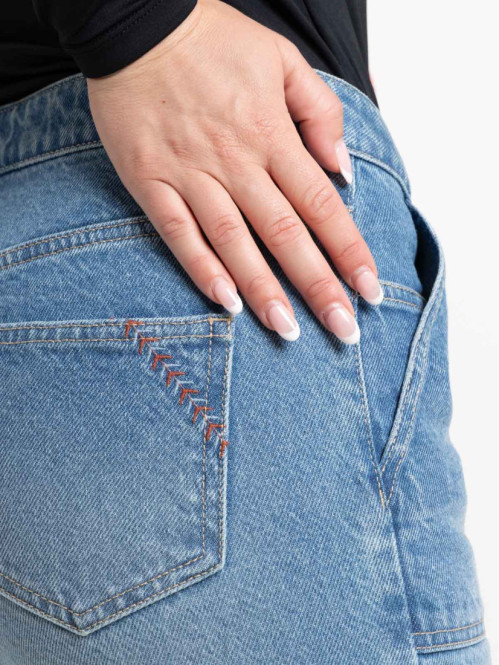 Jean droit broderies poches femme Jean droit broderies poches femme