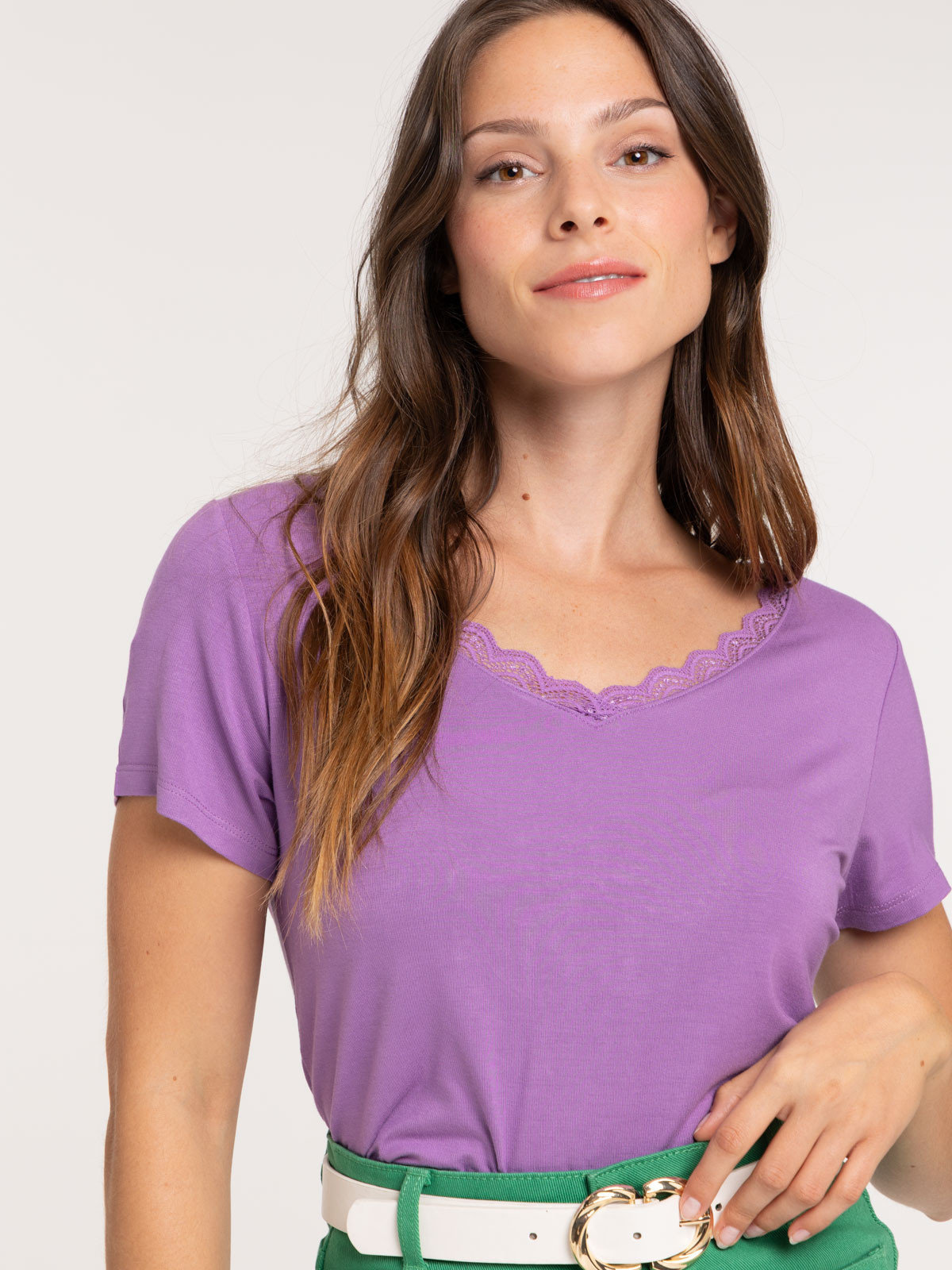 T-shirt col V dentelle femme