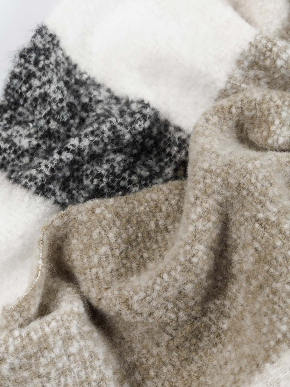 Écharpe à carreaux noire femme