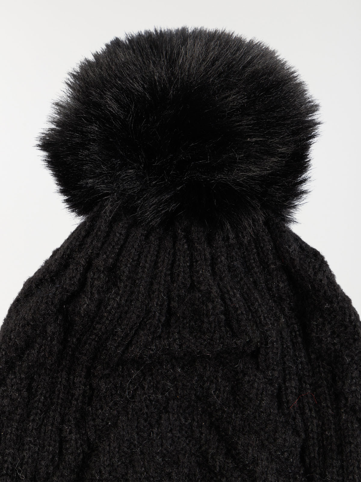 Bonnet noir torsadé pompon fille Bonnet noir torsadé pompon fille