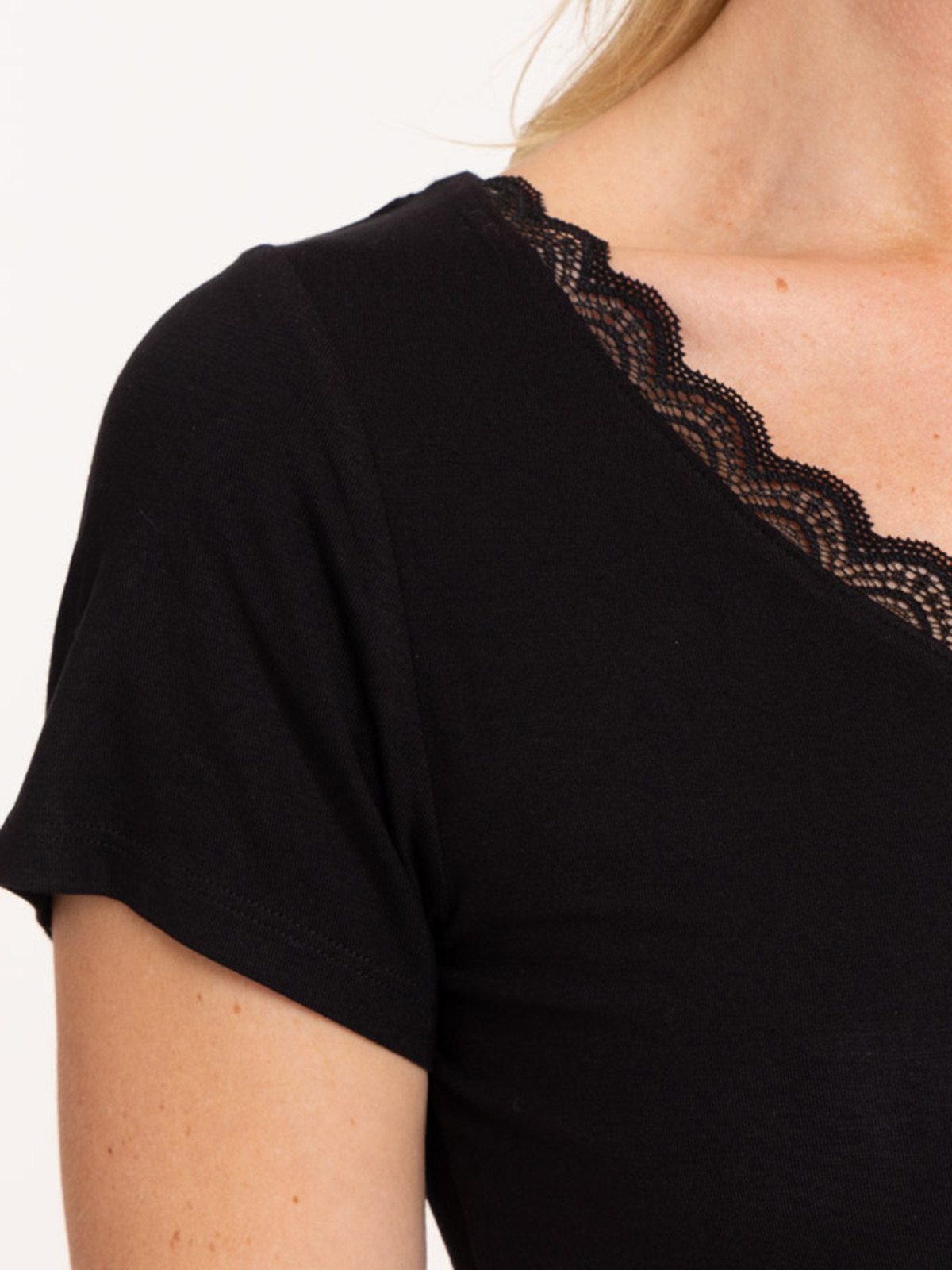 T-shirt col V noir femme