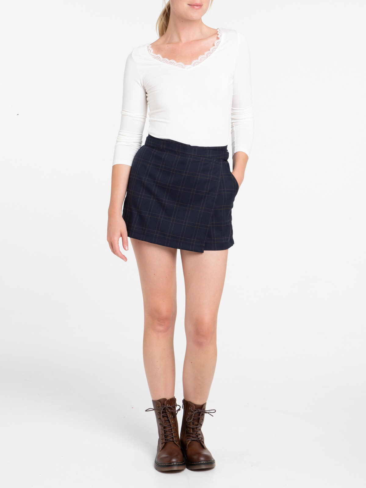 T-shirt écru col V dentelle femme T-shirt écru col V dentelle femme